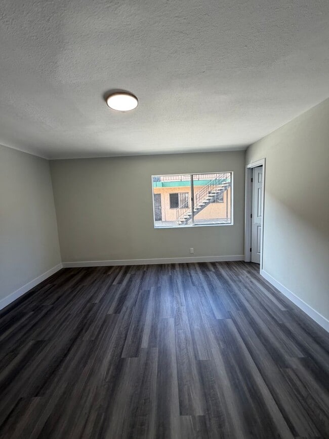 Building Photo - 601 W 94th St