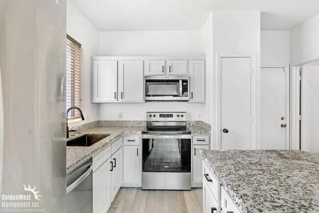 Building Photo - Stunning 3Bdm 2.5Ba Home in Prime North Phoenix Location!