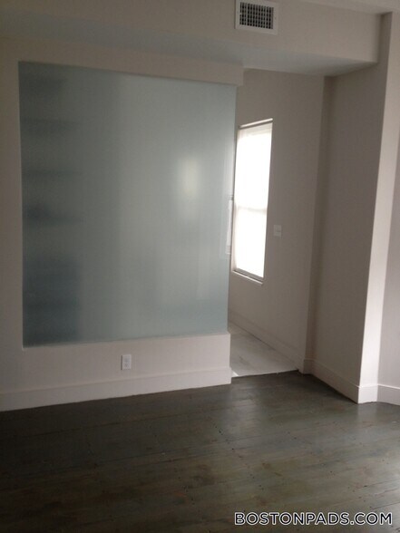 Building Photo - 24 Washburn St