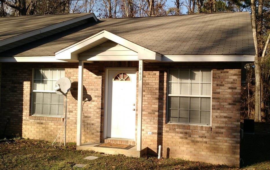 Building Photo - 2443 Chateau Ln