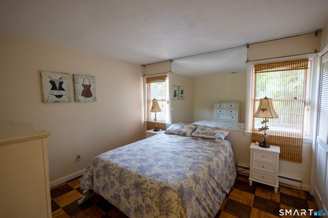 Building Photo - 18 Pinewood Shores