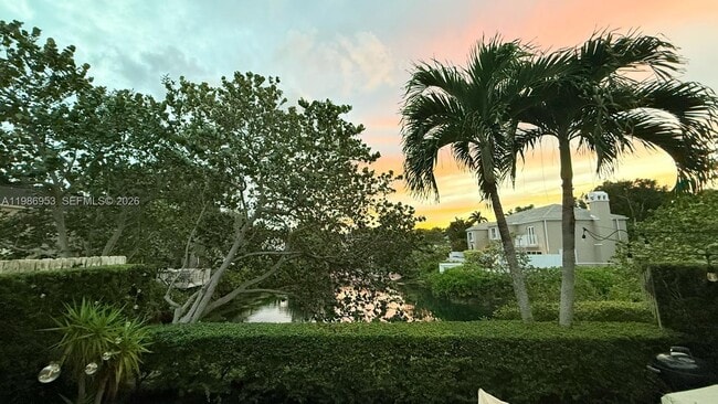 Building Photo - 5570 SW 70th Pl S