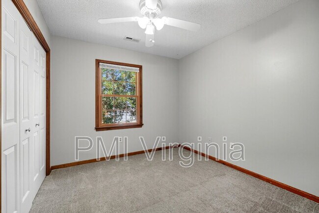 Building Photo - 932 Nugent Dr