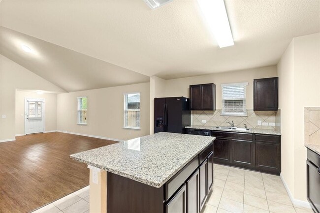 Building Photo - 609 Topaz Ln