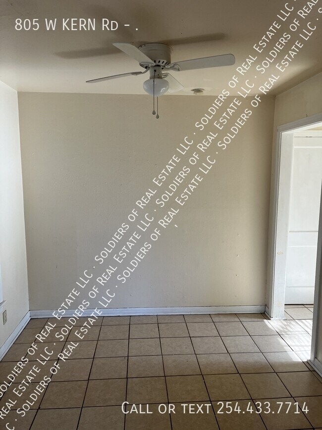 Building Photo - 805 W Kern Rd
