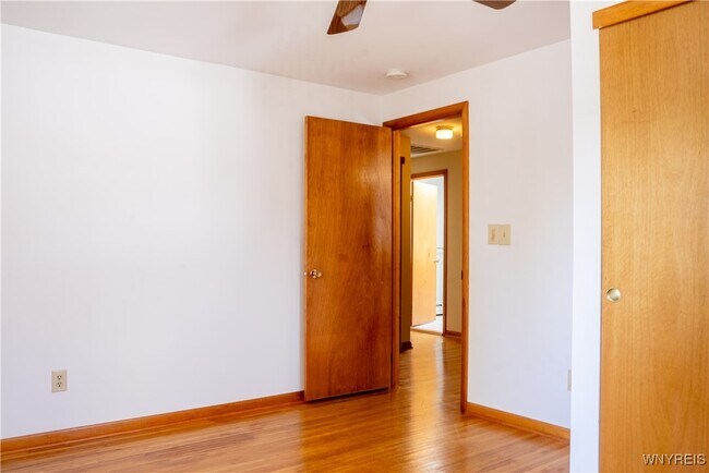 Building Photo - 102 Brooklane Dr