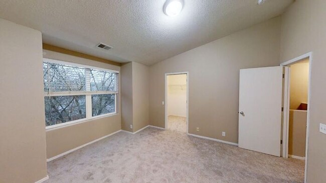 Building Photo - Move-in Ready! Dual Master Bedrooms in a L...