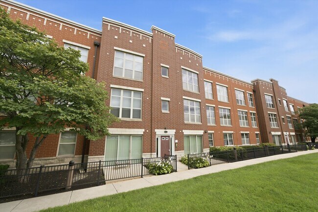 Building Photo - 318 E 25th St