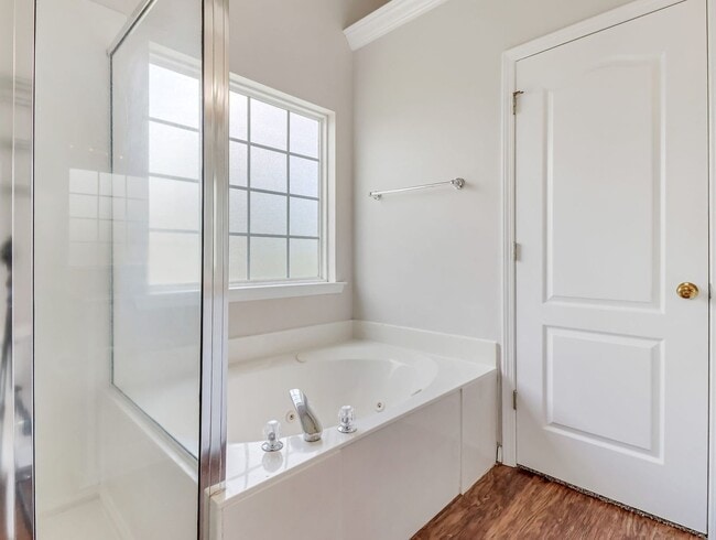 Building Photo - 4 Bed/2 Bathroom Home in Richmond Place