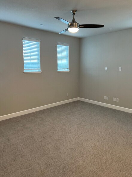 Building Photo - 3064 Vaughn Wy