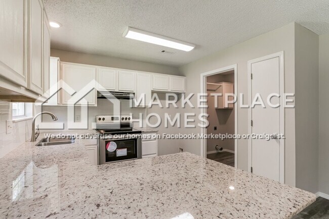 Building Photo - 490 Aster Ave