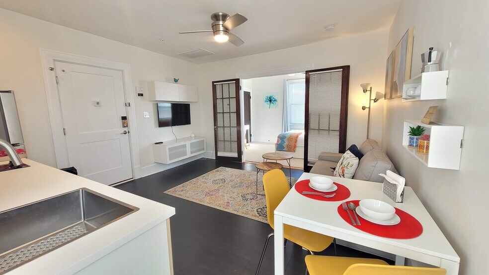 Bright, fresh living area. - 3541 Fort Ave