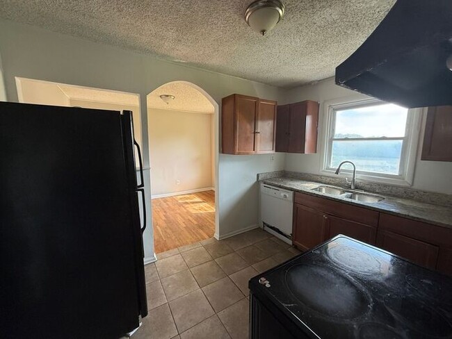 Building Photo - Charming 4-Bedroom Home in Forest Park, GA – Recently Renovated!