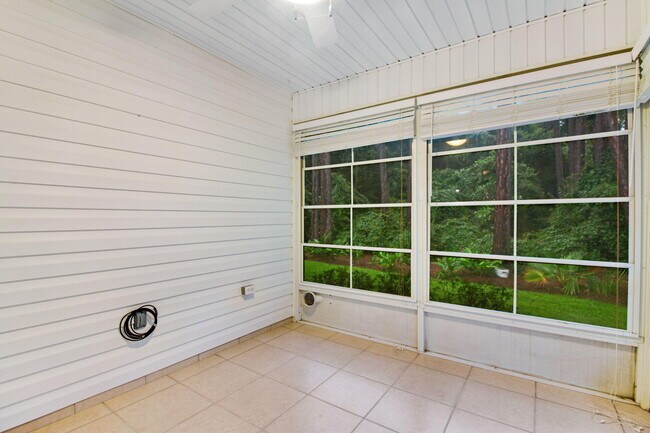 Building Photo - 366 Bay Tree Dr