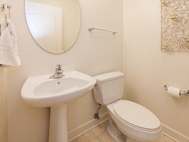 Building Photo - 450 E Waterside Dr