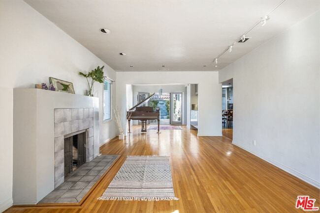 Building Photo - 2209 Pearl St