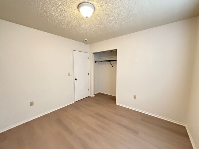 Building Photo - Move-In Ready 3-Bedroom Home Near UTC & Sarasota Airport!