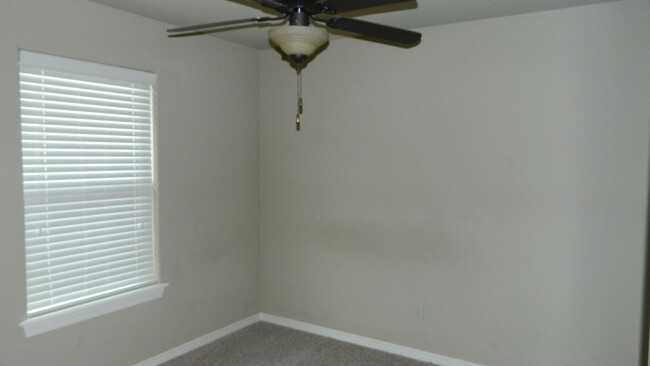 Building Photo - Cobblestone Subdivision Home For Rent!!