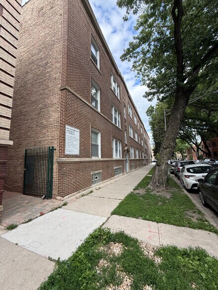 Building Photo - 5866 N Ridge Ave