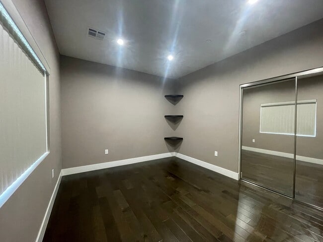 Building Photo - 17515 Live Oak St