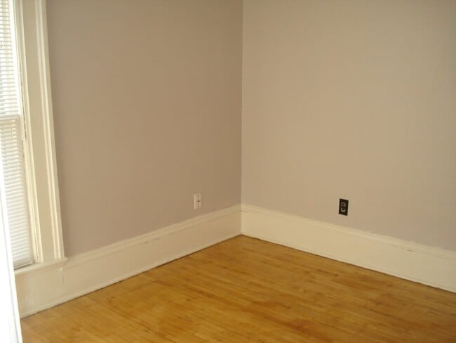 Building Photo - 204 Burr