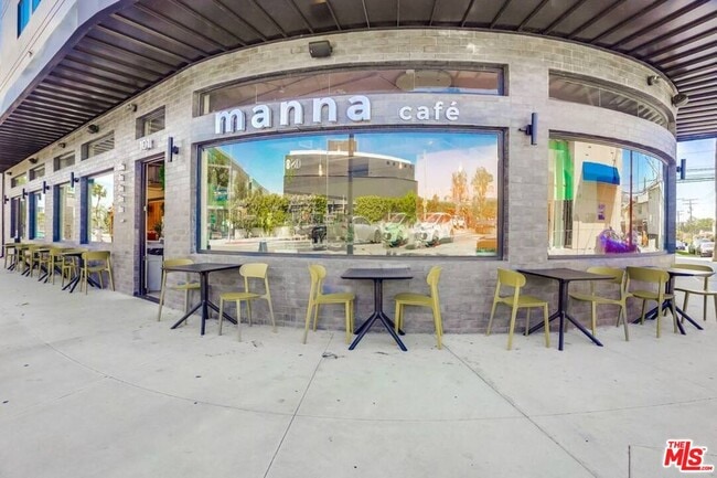 Building Photo - 105 S Fairfax Ave