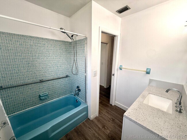Building Photo - 2854 Crosley Dr E