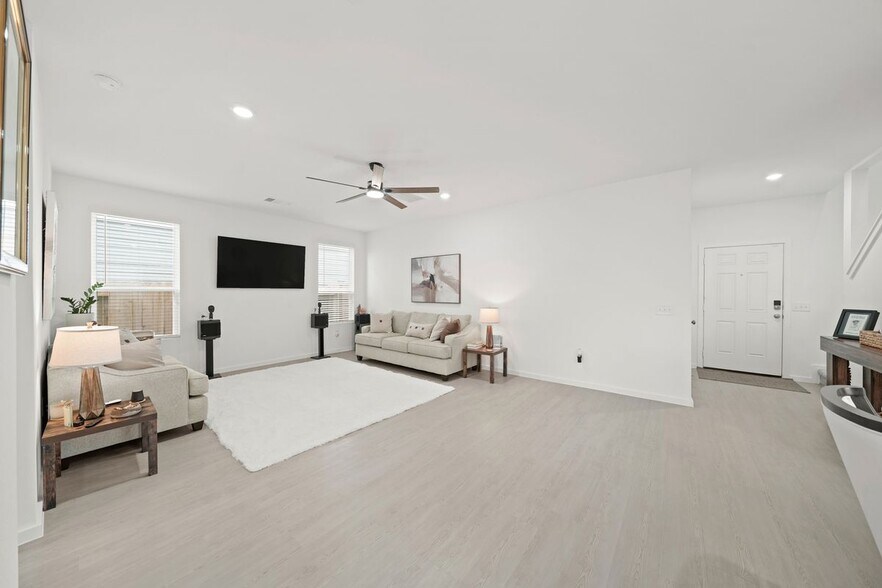 Building Photo - 26235 Arrowleaf Dr