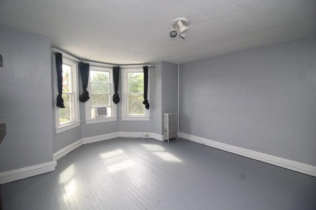 Building Photo - 2026/2027 JHU Off-campus Large 5bd/2.5ba home w/ Parking Spot! Available now