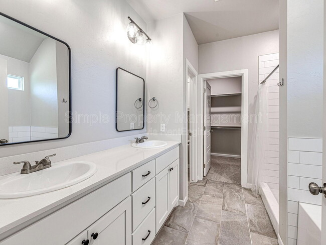 Building Photo - 400 Fallview Ct