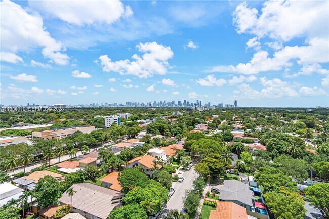 Building Photo - 2301 SW 27th Ave