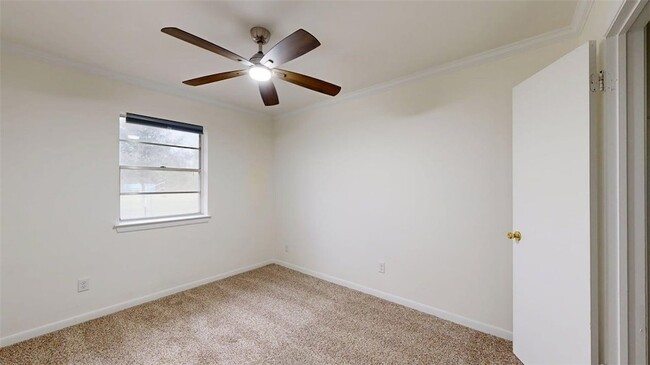 Building Photo - 1605 Cloverdale Ct