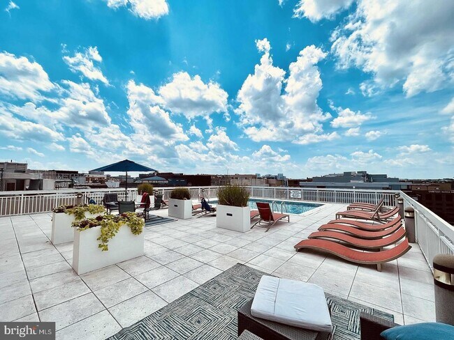 Building Photo - Westend/Dupont Gem!