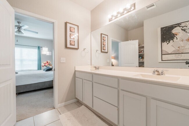 Building Photo - 1124 La Conterra Blvd