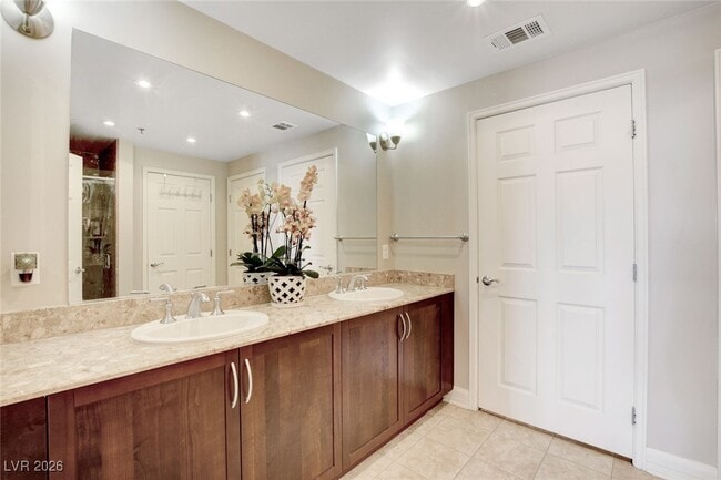 Building Photo - 150 S Las Vegas Blvd