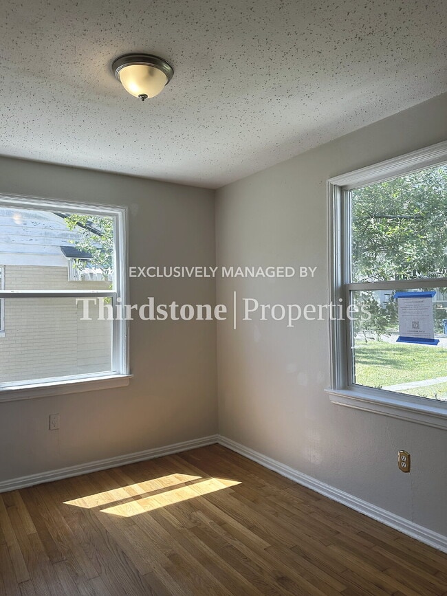 Building Photo - 8121 Hawthorne St