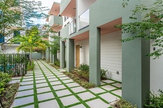 Building Photo - 721 SW 11th St