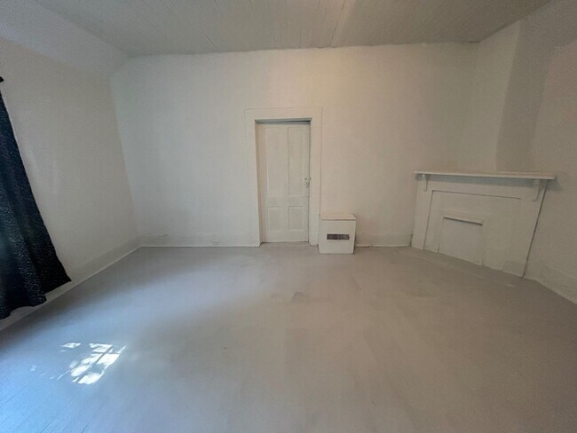 Building Photo - 110 Huger St