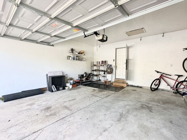 Building Photo - Beautifully Updated 2-Bedroom Townhouse w/...
