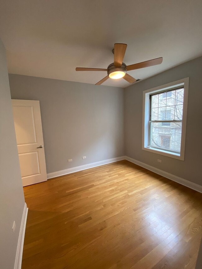 Building Photo - 1448 W Thorndale Ave
