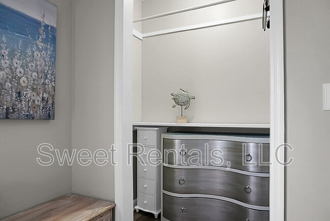 Building Photo - 733 Ralston Ct