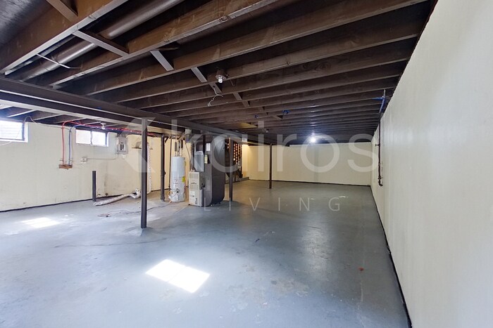 Building Photo - 425 St Edward Ln