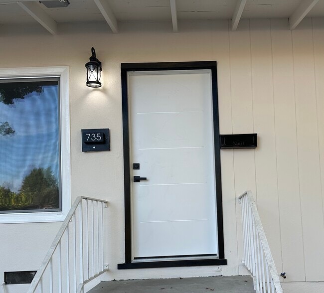 Building Photo - 735 N Madison Ave