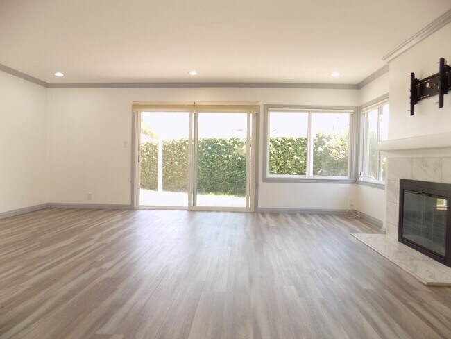 Building Photo - 108 S Ellery Dr