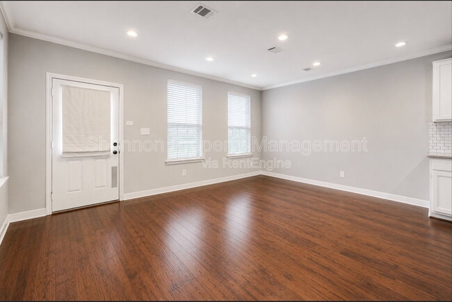Building Photo - 921 Kern St