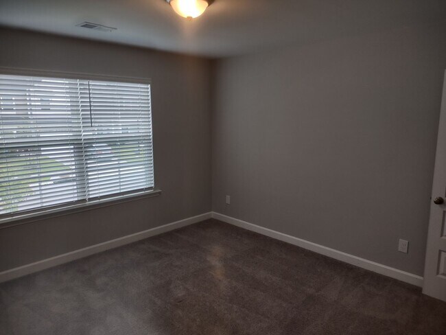 Building Photo - 1031 Ashcroft Cir