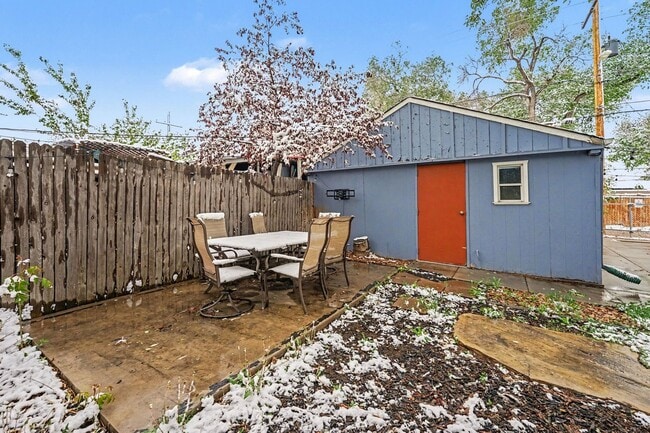 Building Photo - Charming 3-Bedroom Home with Garage & Fenced Yard – Great Location