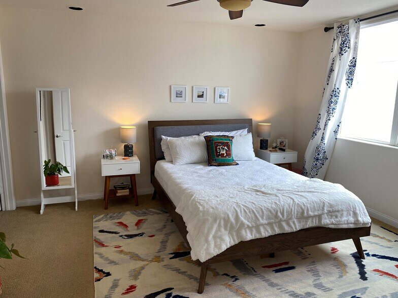 master bedroom - 924 Hornblend St