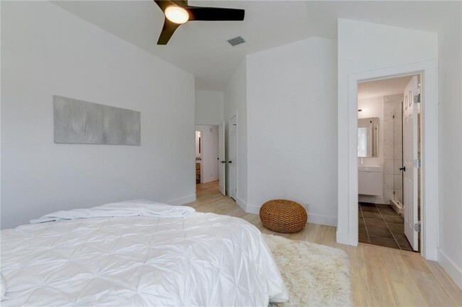 Building Photo - 4602 Everest Ln