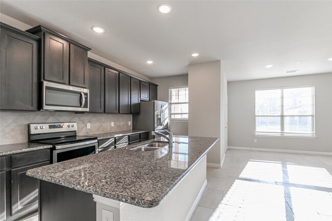Building Photo - 2328 Greystone Dr